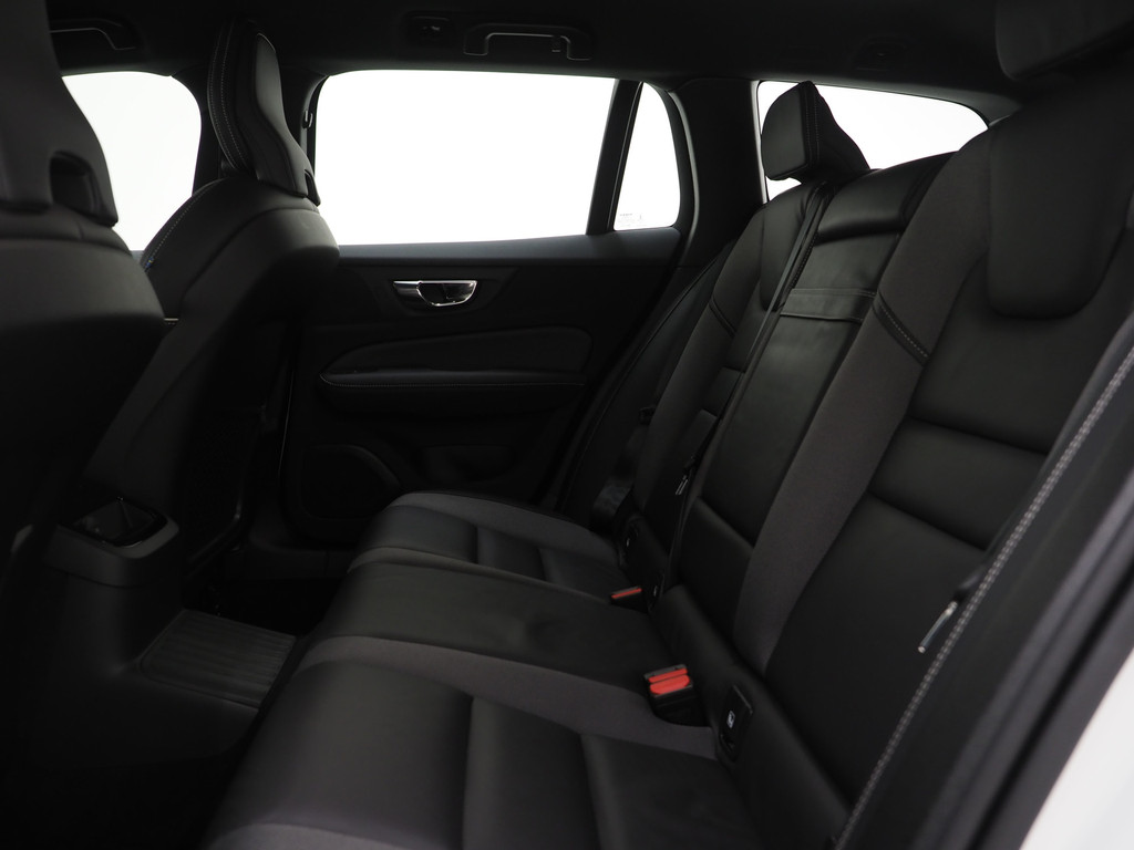 Volvo V60 2.0 T6 Recharge AWD R-Design 38