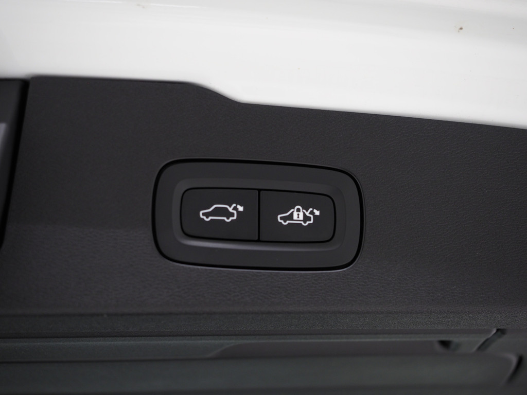 Volvo V60 2.0 T6 Recharge AWD R-Design 40