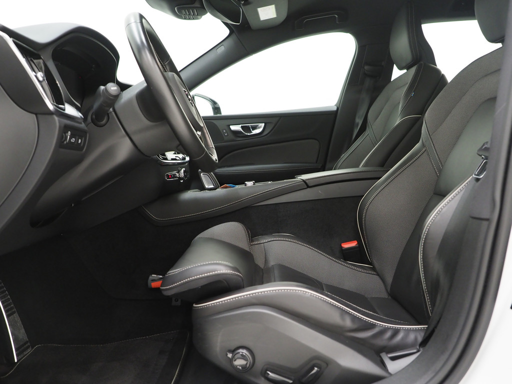Volvo V60 2.0 T6 Recharge AWD R-Design 59
