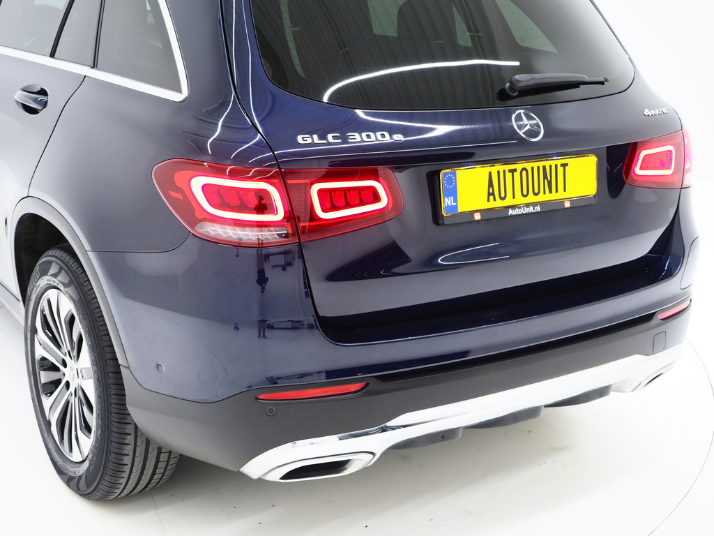 Mercedes-Benz GLC 300e 4MATIC 13