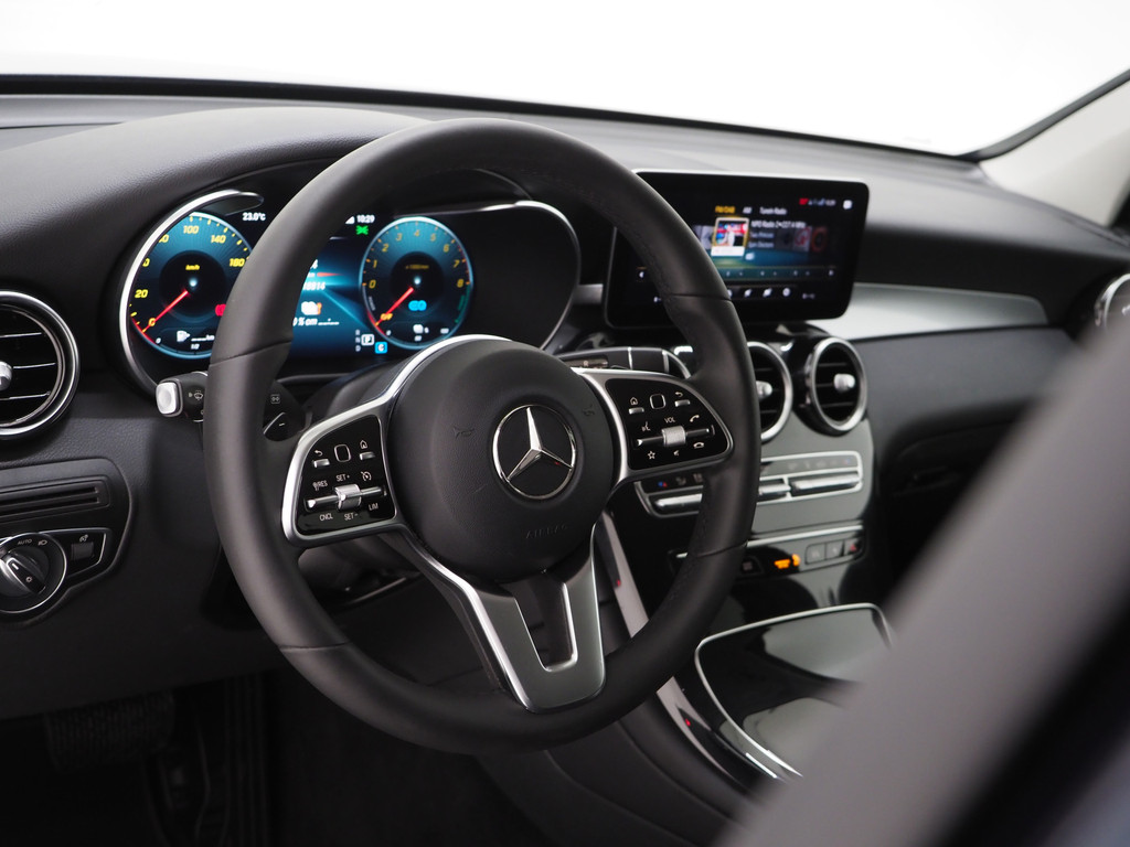 Mercedes-Benz GLC 300e 4MATIC 15