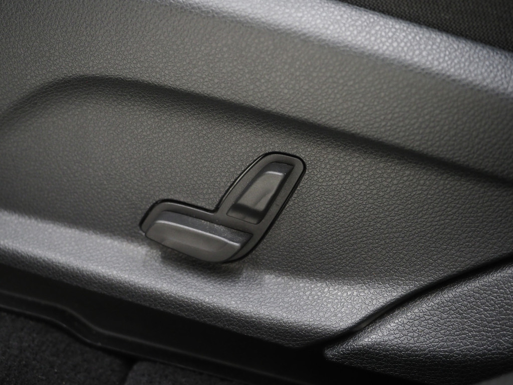 Mercedes-Benz GLC 300e 4MATIC 18