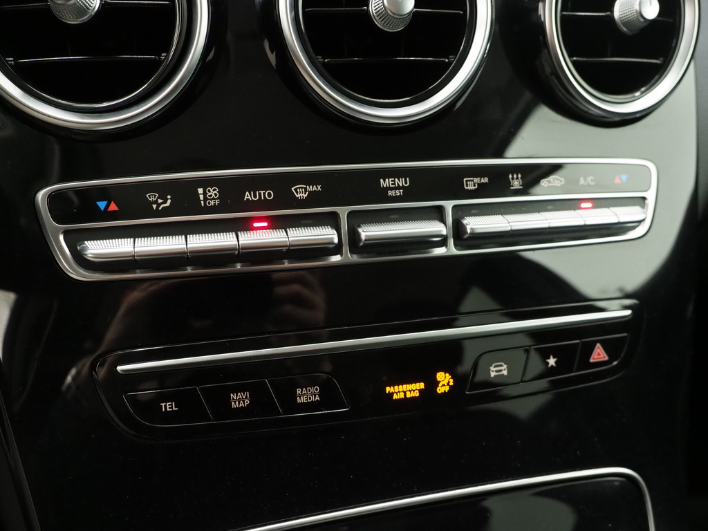 Mercedes-Benz GLC 300e 4MATIC 29