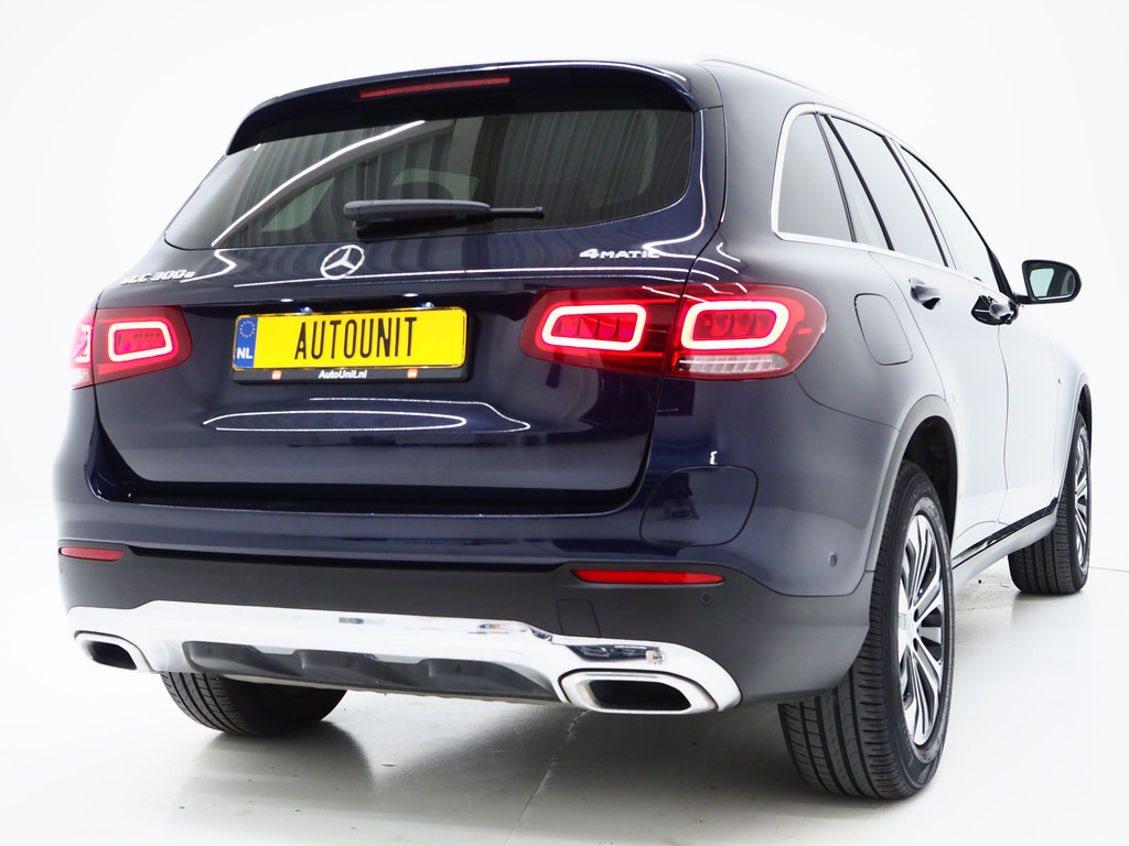 Mercedes-Benz GLC 300e 4MATIC 44