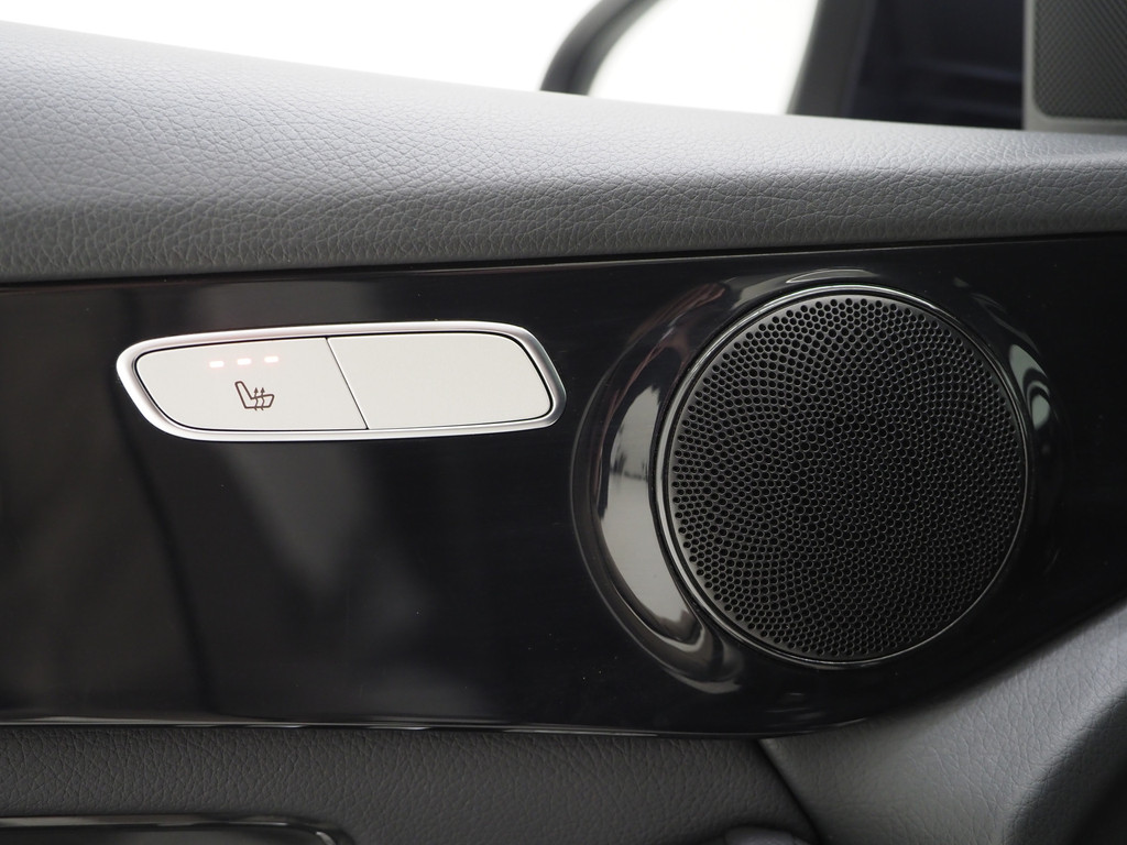 Mercedes-Benz GLC 300e 4MATIC 52