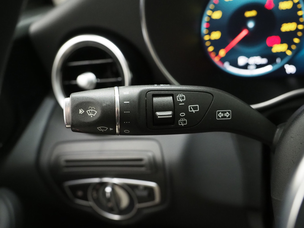 Mercedes-Benz GLC 300e 4MATIC 56