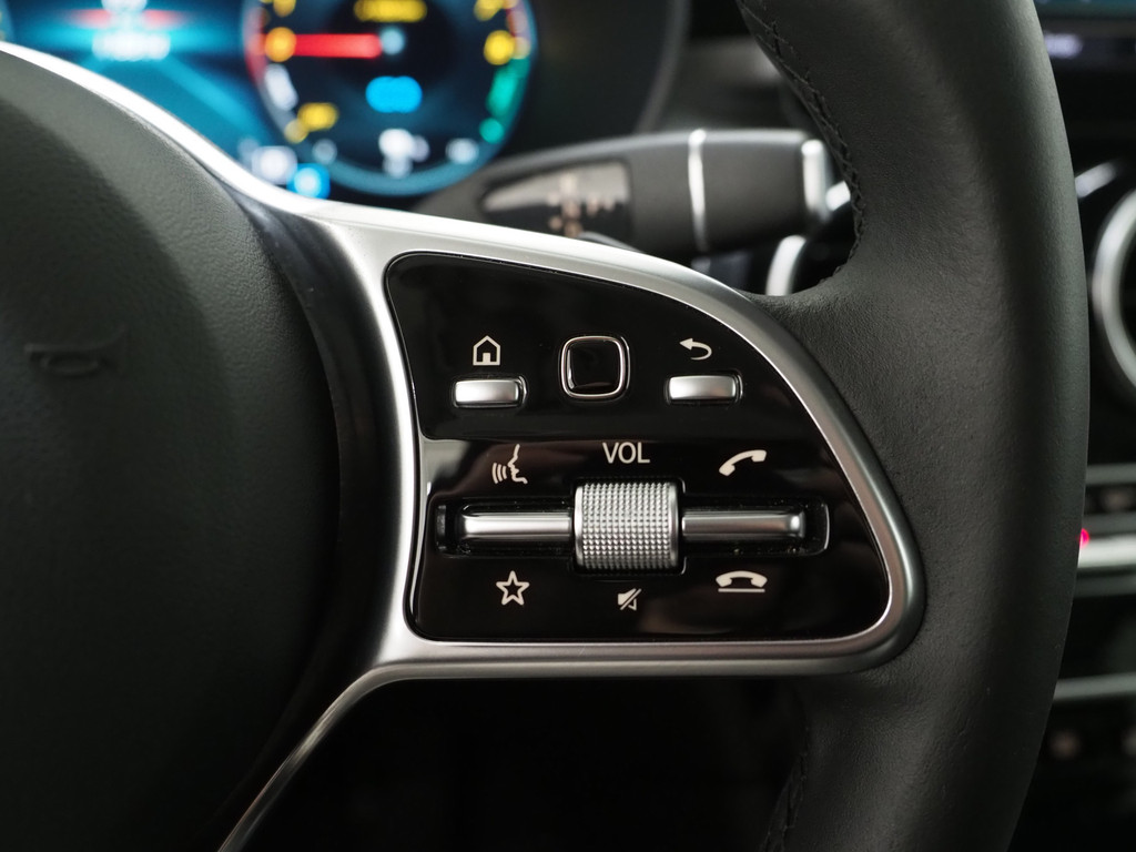 Mercedes-Benz GLC 300e 4MATIC 58