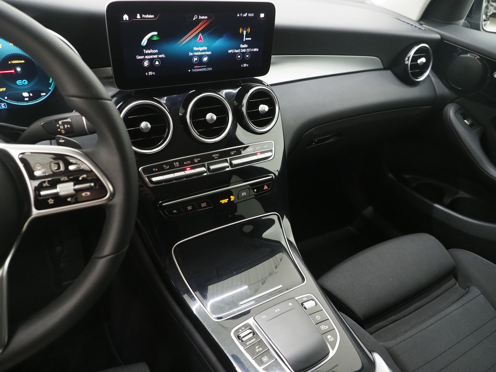 Mercedes-Benz GLC 300e 4MATIC 67