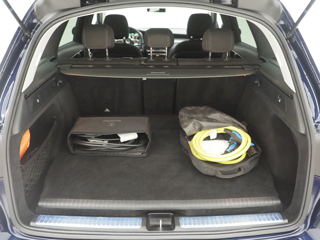 Mercedes-Benz GLC 300e 4MATIC 71