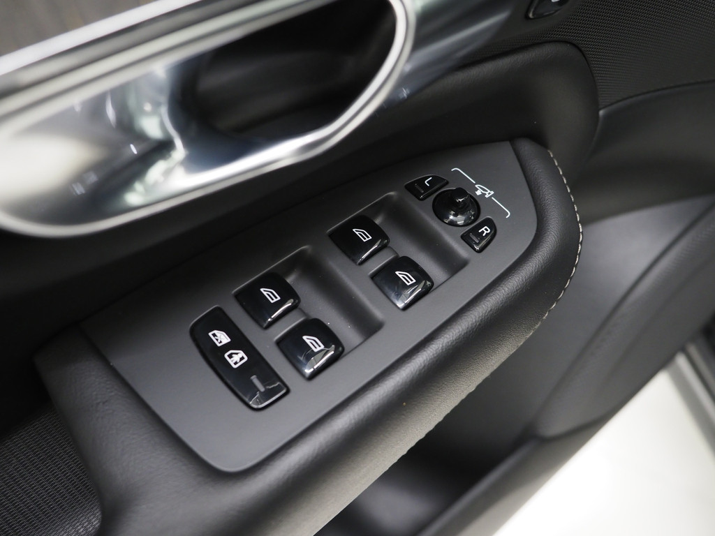 Volvo XC90 2.0 T8 Recharge AWD Ultimate 7P Long Range 18