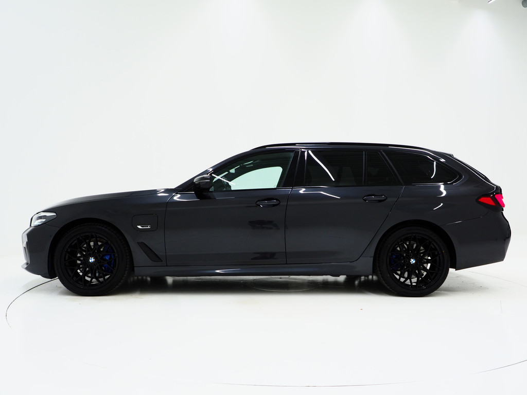 BMW 5 Serie Touring 530e xDrive M Sport Shadow 1