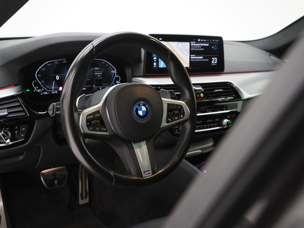 BMW 5 Serie Touring 530e xDrive M Sport Shadow 17