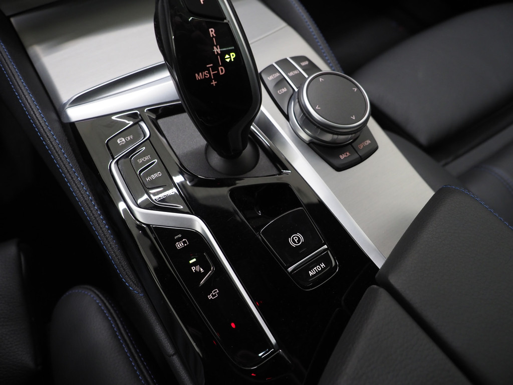 BMW 5 Serie Touring 530e xDrive M Sport Shadow 35