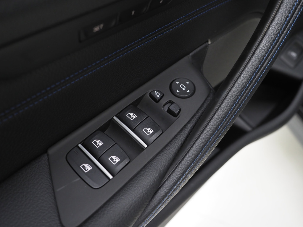 BMW 5 Serie Touring 530e xDrive M Sport Shadow 64