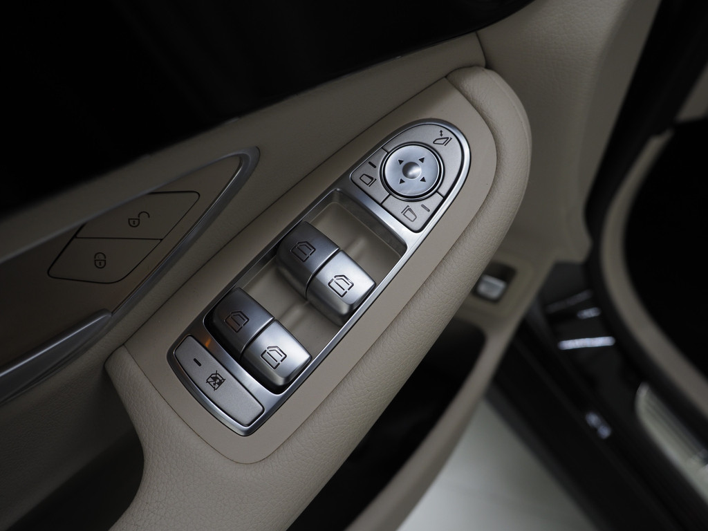 Mercedes-Benz GLC Coupé 300e 4MATIC 17