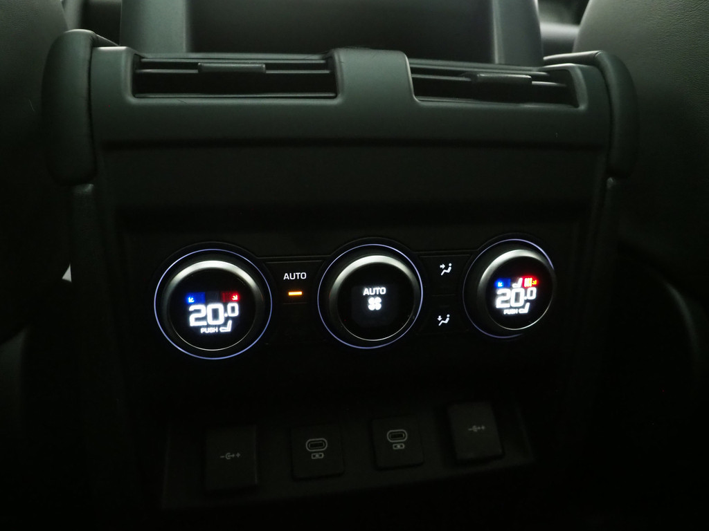 Land Rover Defender 110 2.0 P400e 110 Carpathian 33