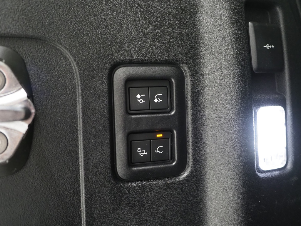 Land Rover Defender 110 2.0 P400e 110 Carpathian 37