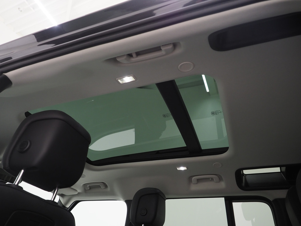 Land Rover Defender 110 2.0 P400e 110 Carpathian 76