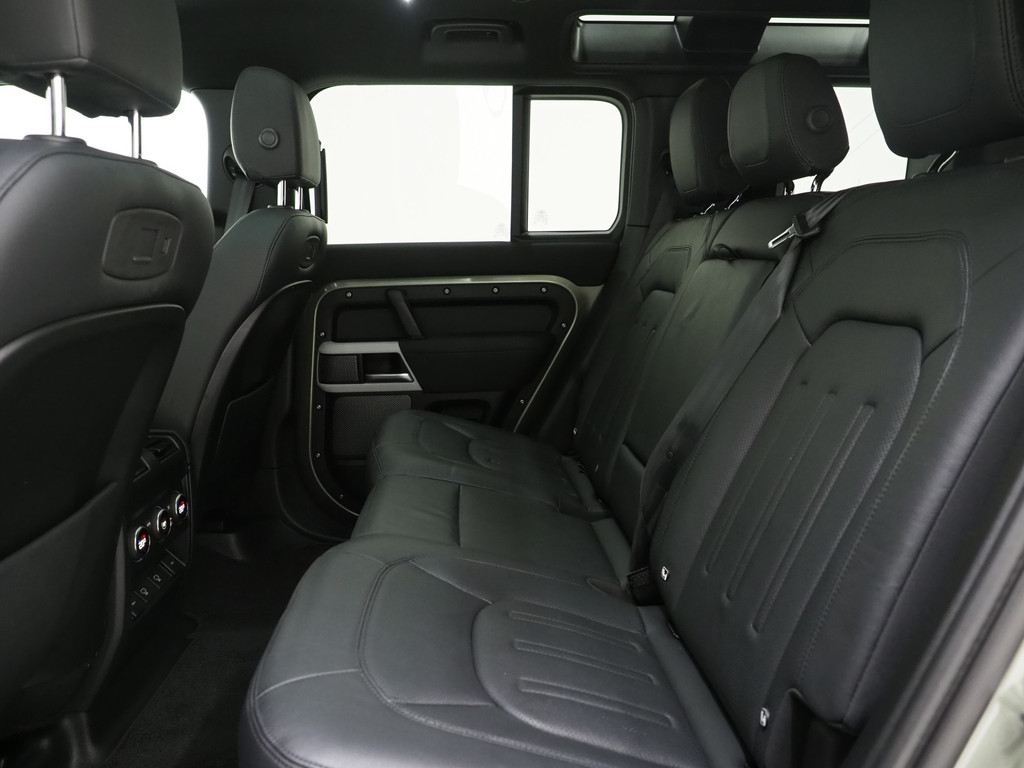 Land Rover Defender 110 2.0 P400e Urban 38