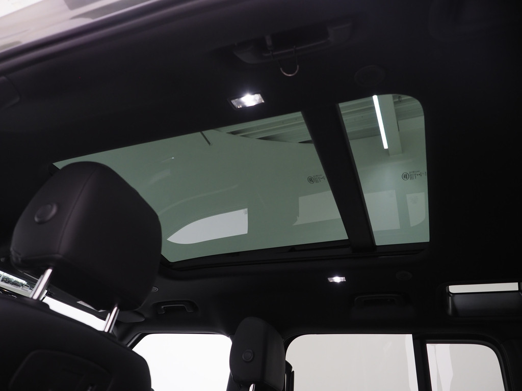 Land Rover Defender 110 2.0 P400e Urban 39