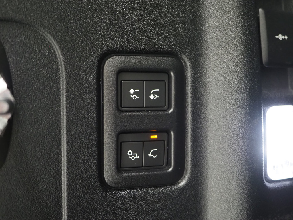 Land Rover Defender 110 2.0 P400e Urban 84