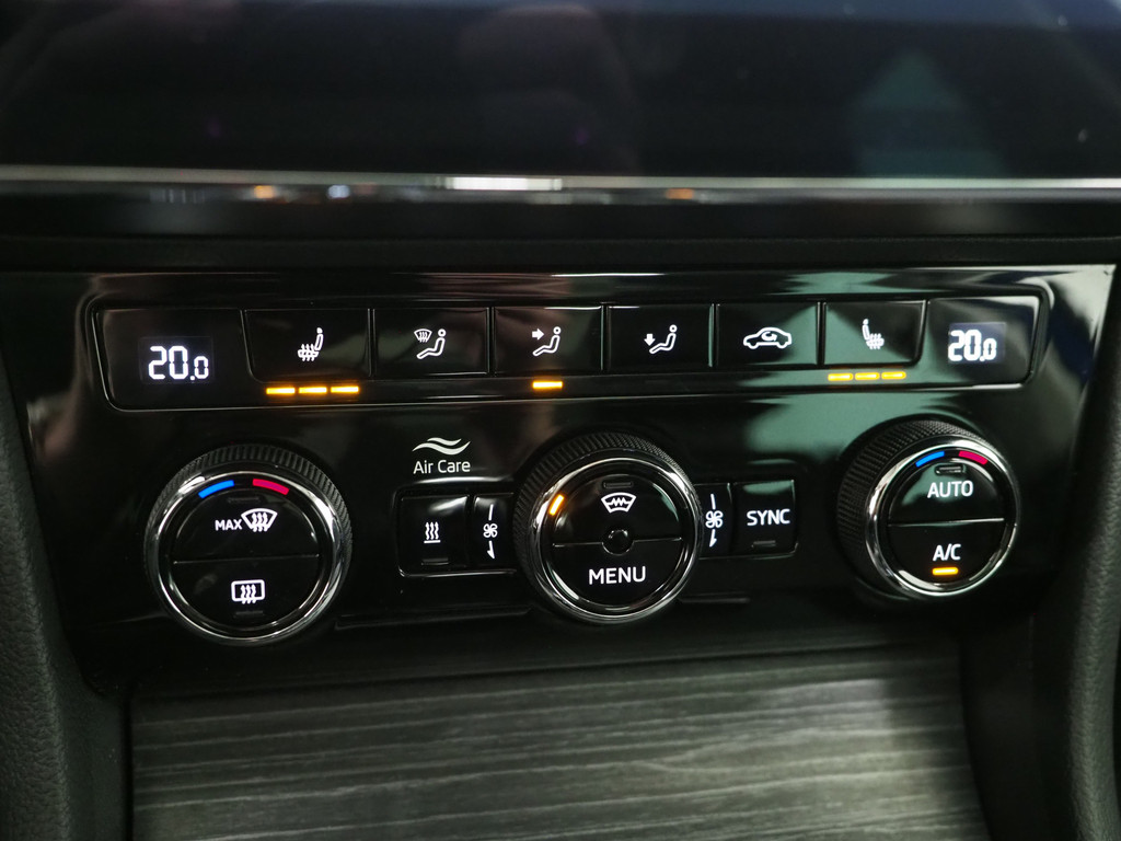 Škoda Superb Combi 1.4 TSI iV Style 32