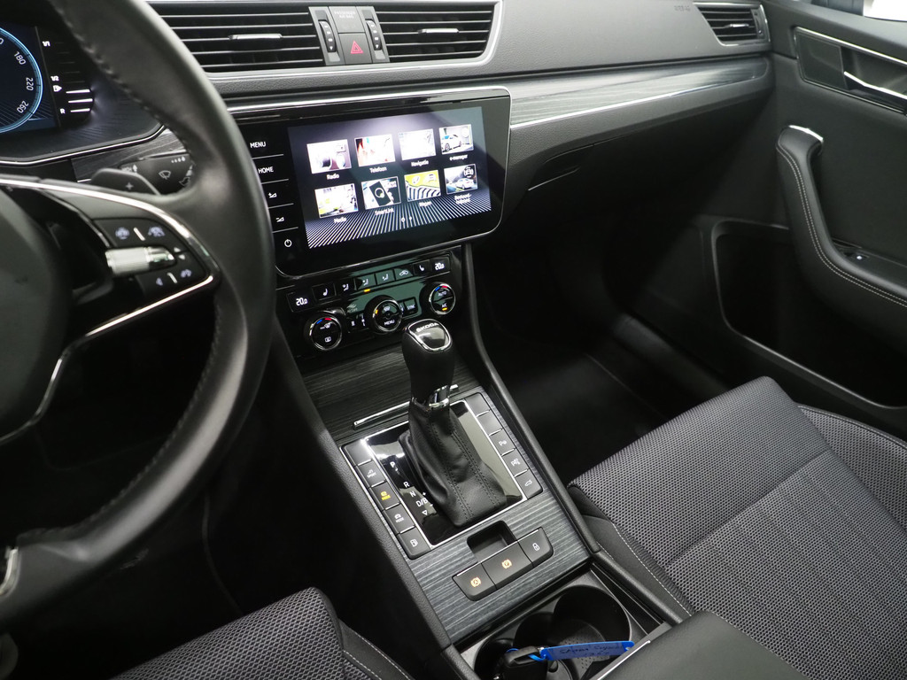 Škoda Superb Combi 1.4 TSI iV Style 34