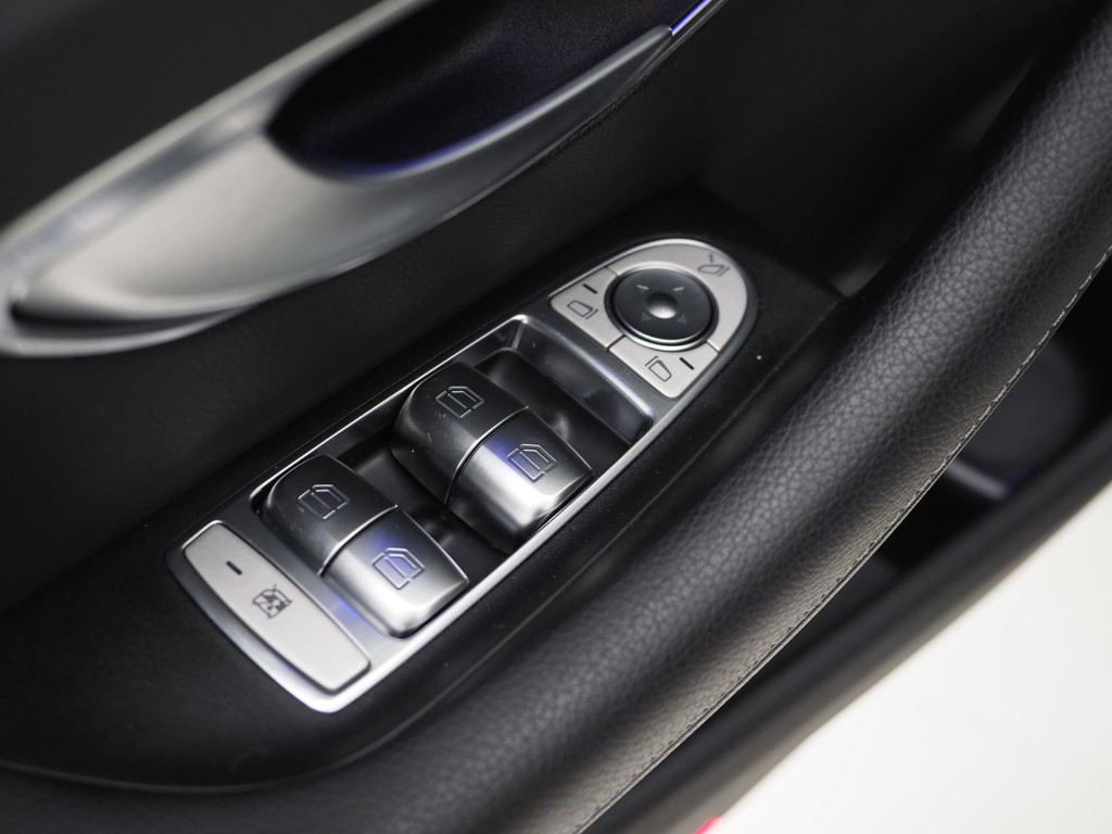 Mercedes-Benz E-Klasse Estate 300 e AMG Line 18