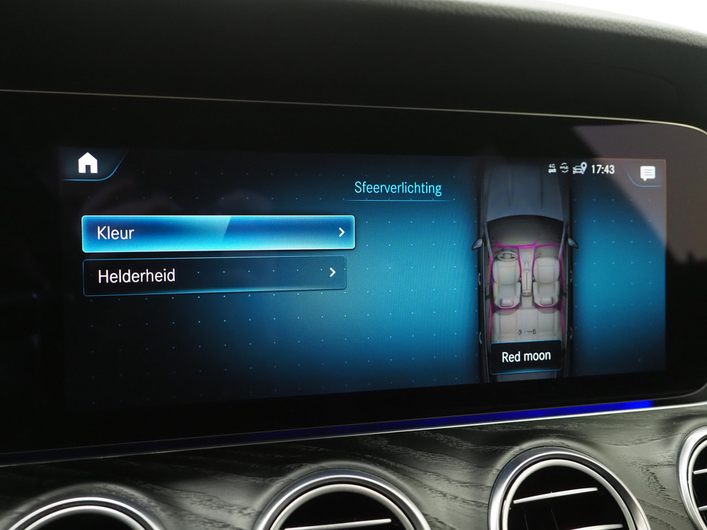 Mercedes-Benz E-Klasse Estate 300 e AMG Line 29