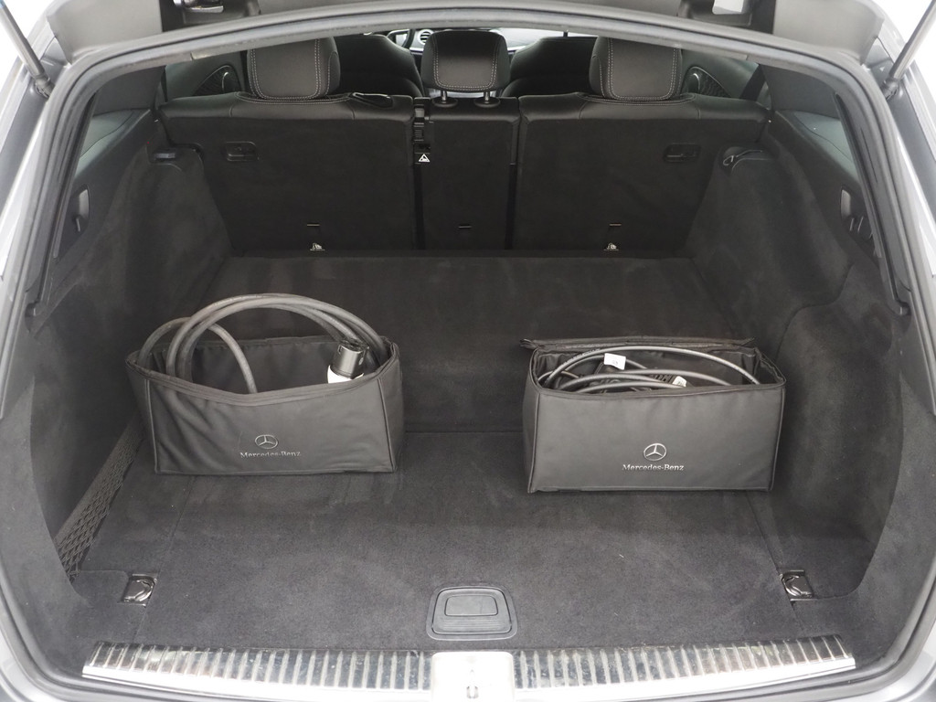 Mercedes-Benz E-Klasse Estate 300 e AMG Line 38