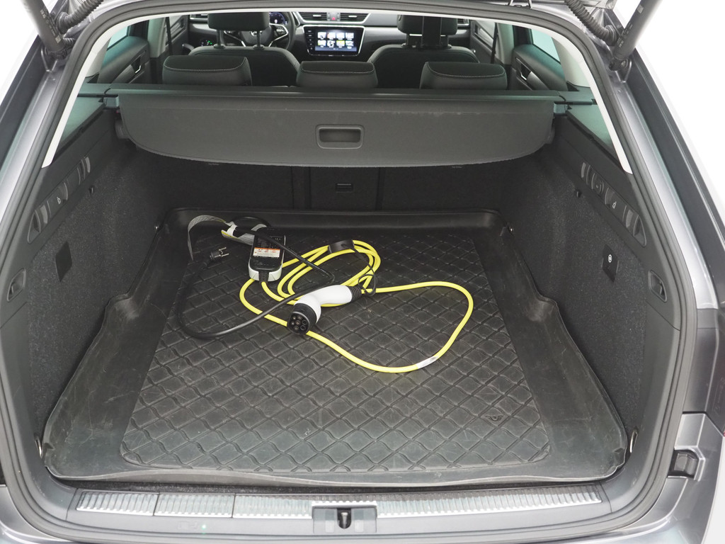 Škoda Superb Combi 1.4 TSI iV 218PK Style 38