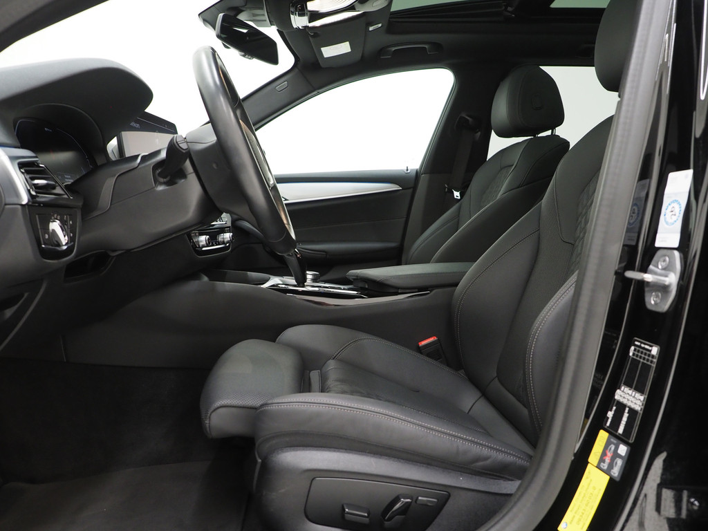 BMW 5 Serie Touring 530e xDrive 54