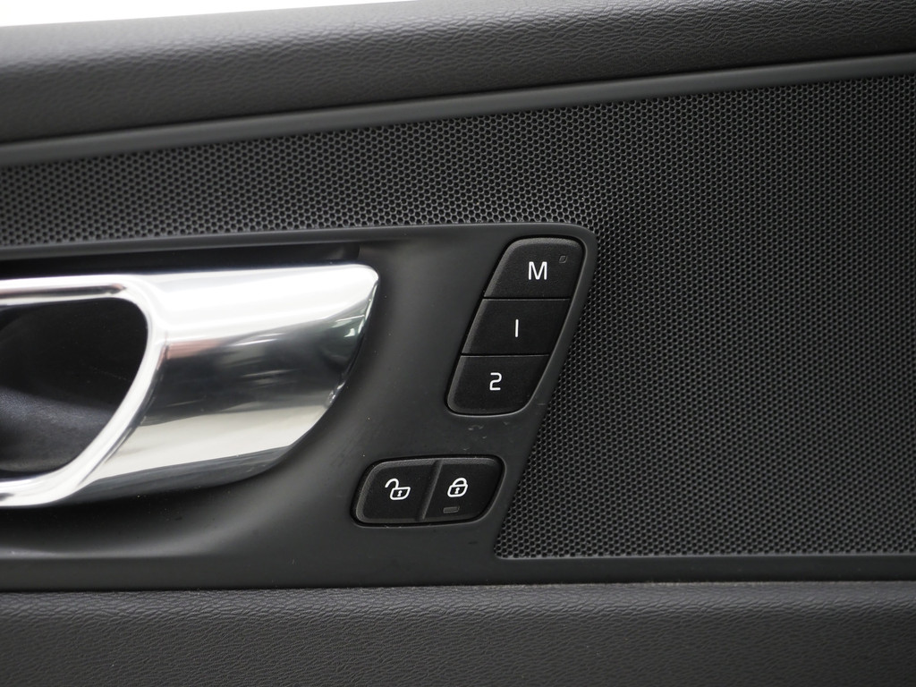 Volvo XC60 2.0 T8 Twin Engine AWD Inscription 17