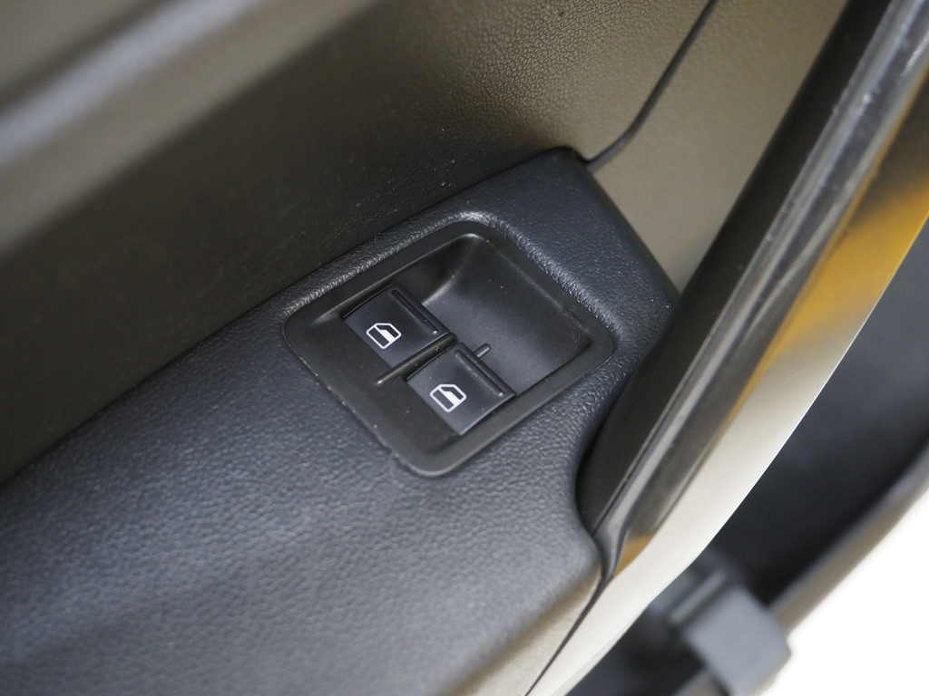 Volkswagen Caddy 2.0 TDI R-Line 16