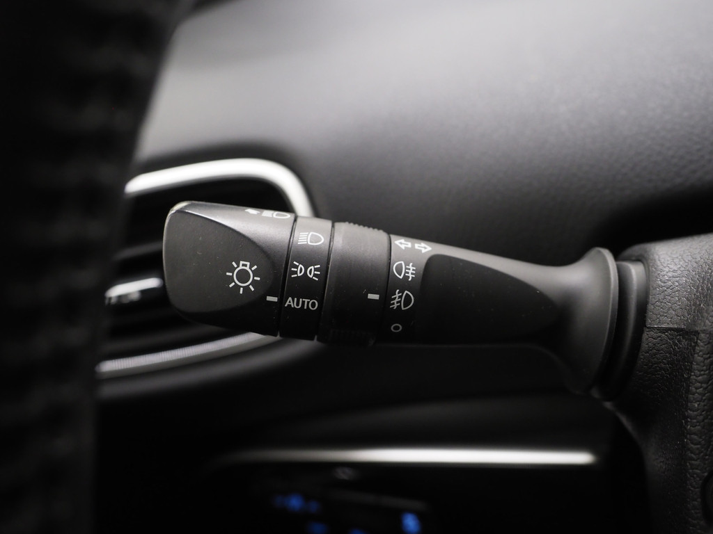 Toyota Prius 1.8 VVT-I Hybrid Lounge 19