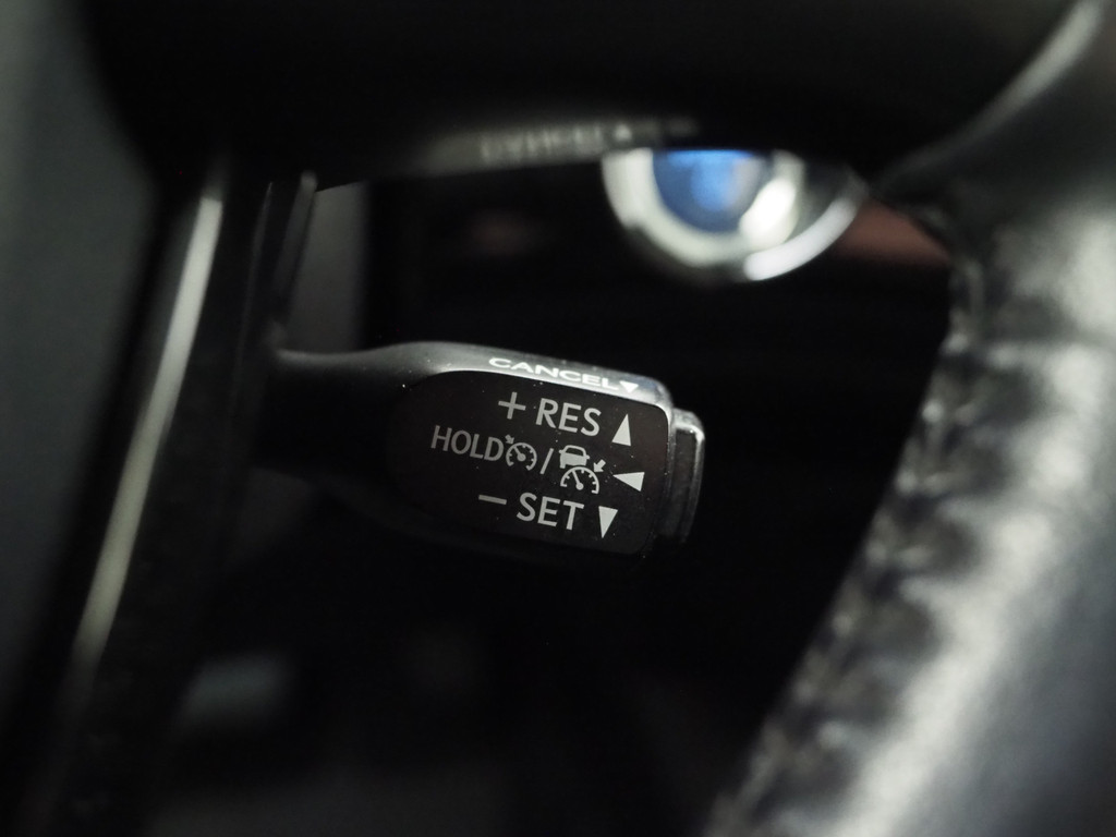 Toyota Prius 1.8 VVT-I Hybrid Lounge 22