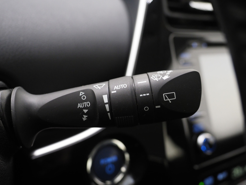 Toyota Prius 1.8 VVT-I Hybrid Lounge 23