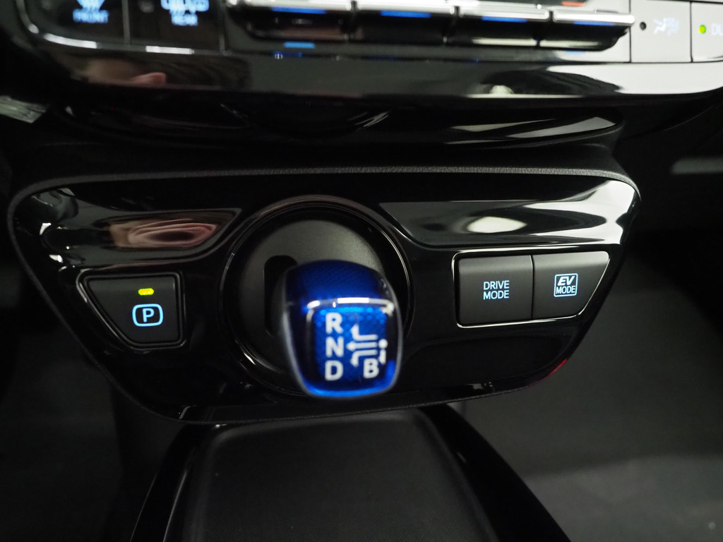 Toyota Prius 1.8 VVT-I Hybrid Lounge 32