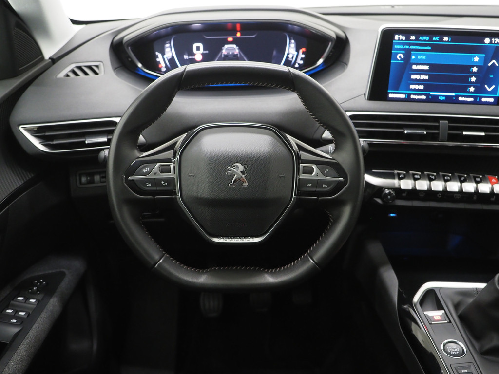 Peugeot 5008 1.2 PureTech 7P. 68