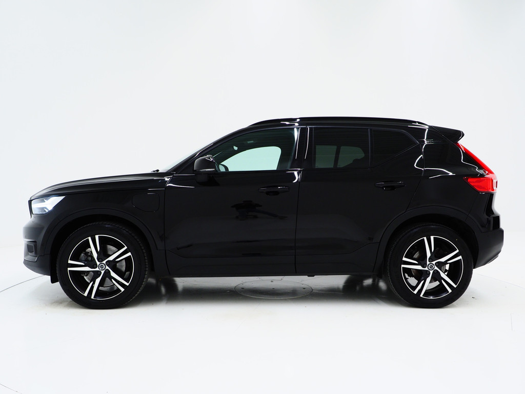 Volvo XC40 1.5 T5 Recharge R-Design Full Black 1