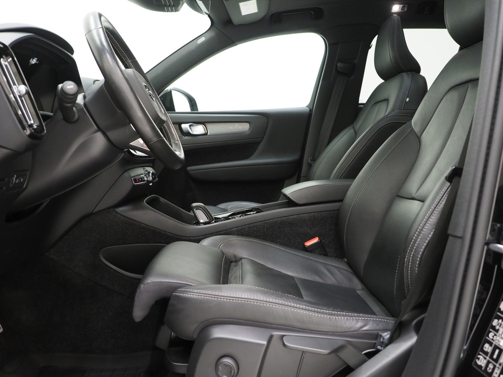 Volvo XC40 1.5 T5 Recharge R-Design Full Black 16