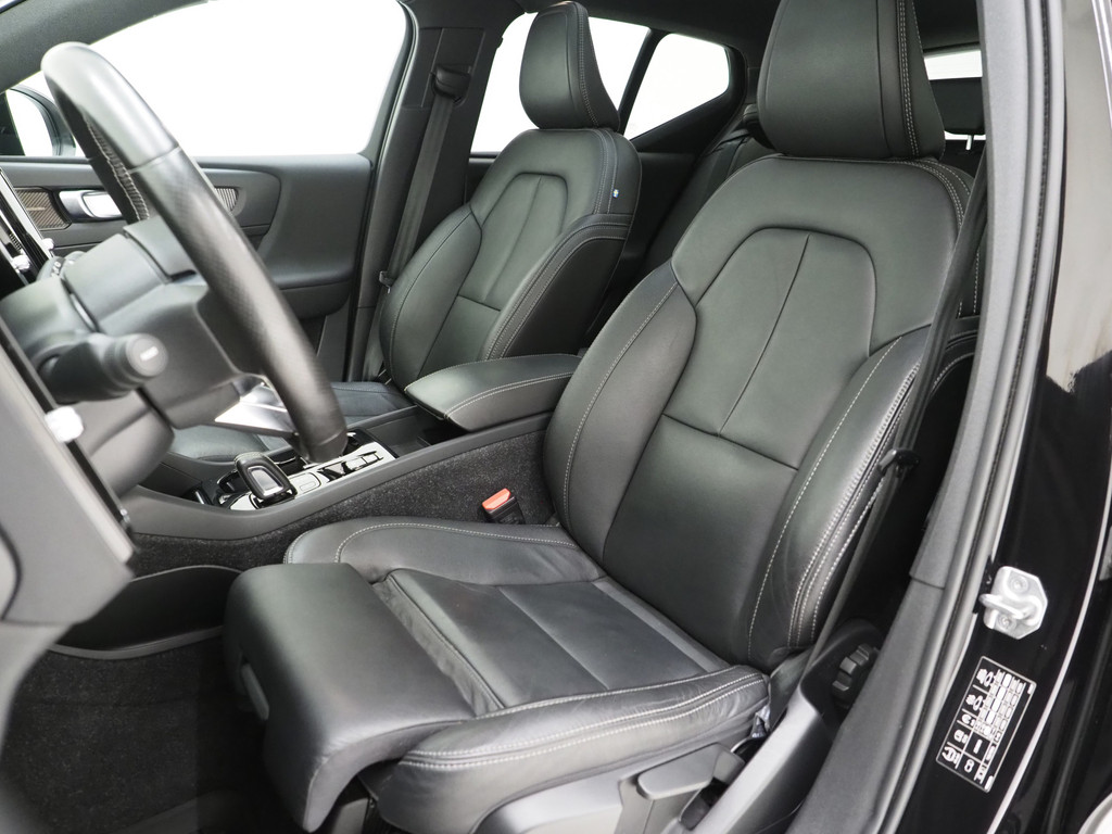 Volvo XC40 1.5 T5 Recharge R-Design Full Black 3