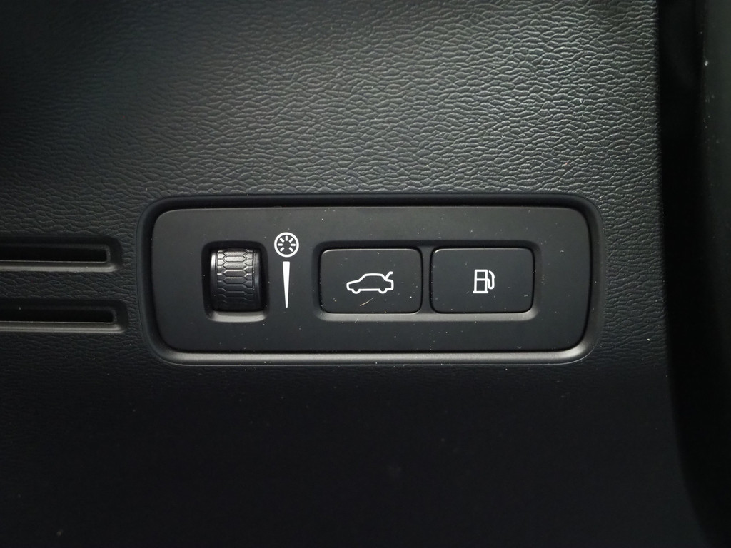 Volvo XC40 1.5 T5 Recharge R-Design Full Black 64