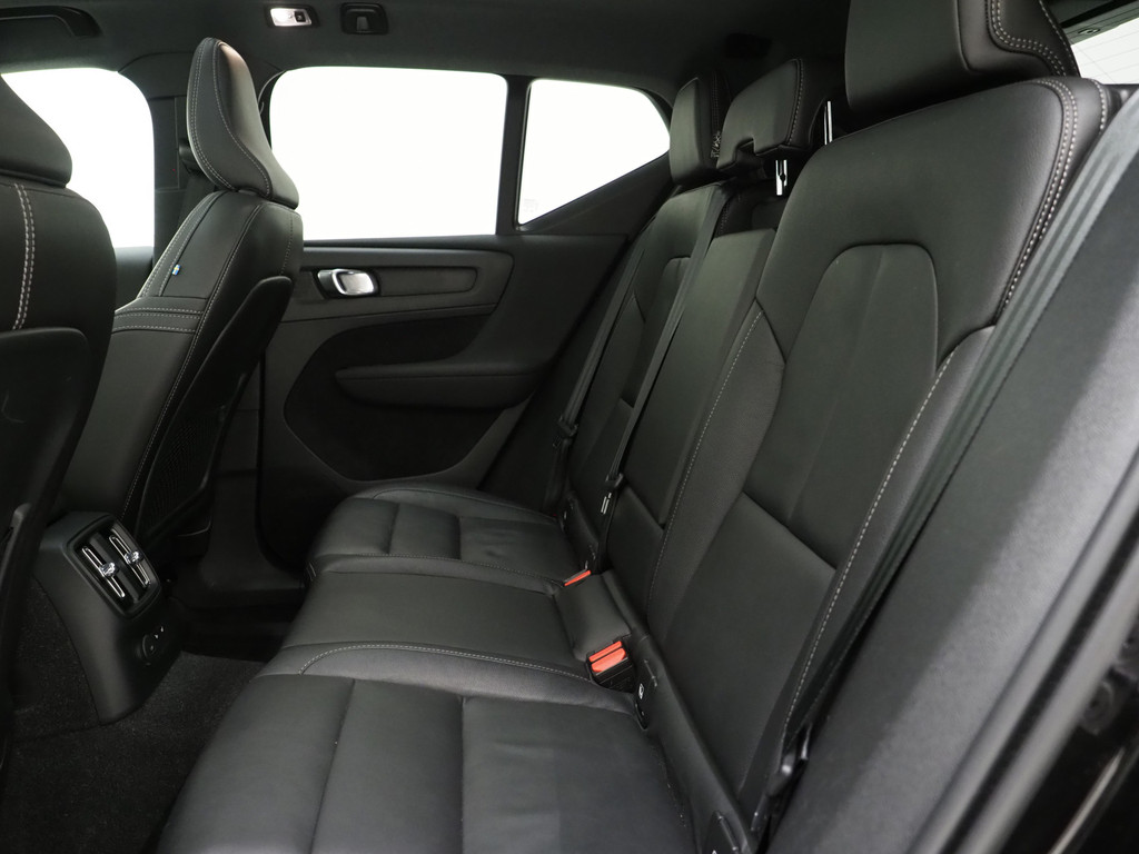 Volvo XC40 1.5 T5 Recharge R-Design Full Black 84