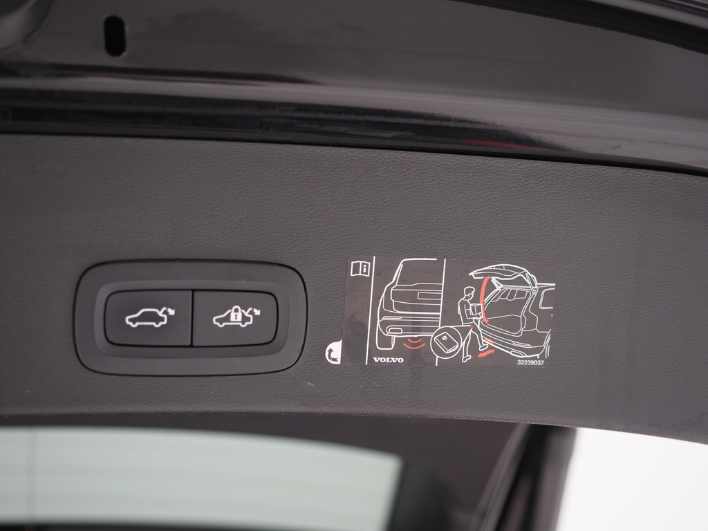 Volvo XC40 1.5 T5 Recharge R-Design Full Black 87