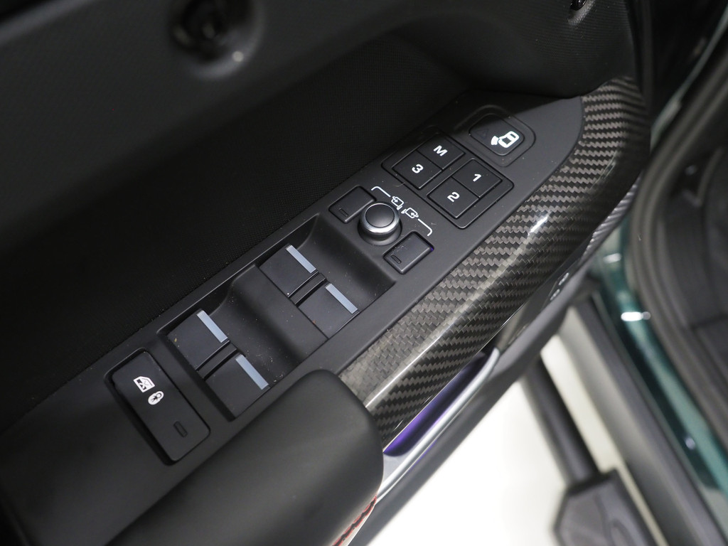 Land Rover Defender 110 2.0 P400e 110 X-Dynamic Urban 24