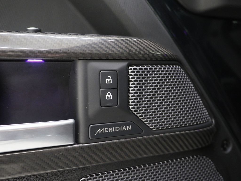 Land Rover Defender 110 2.0 P400e 110 X-Dynamic Urban 25