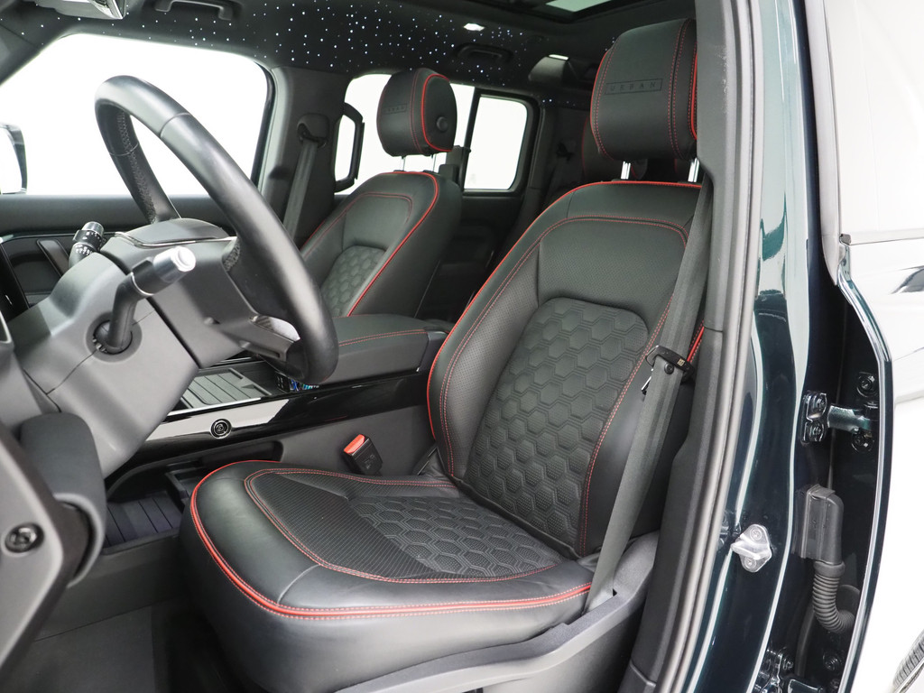 Land Rover Defender 110 2.0 P400e 110 X-Dynamic Urban 3