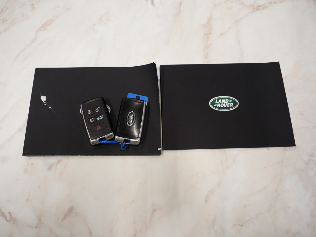 Land Rover Defender 110 2.0 P400e 110 X-Dynamic Urban 8