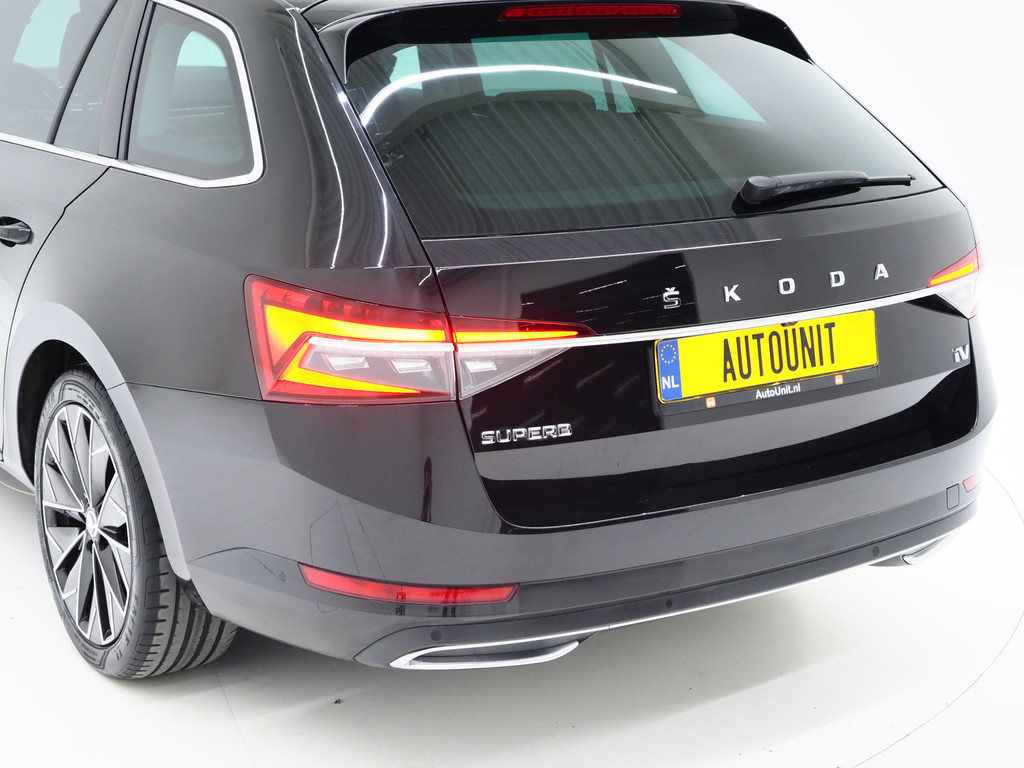 Škoda Superb Combi 1.4 TSI iV Laurin & Klement 13